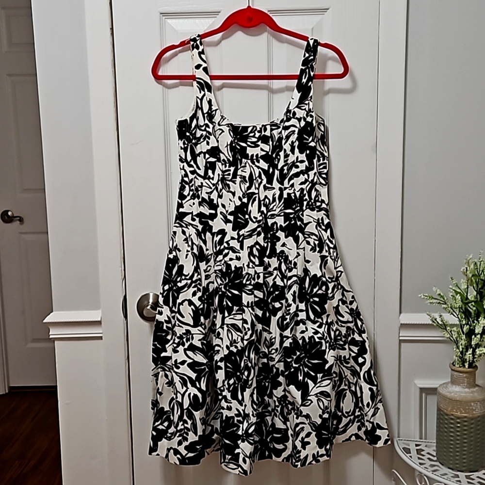 Ralph Lauren-size 4- black and white